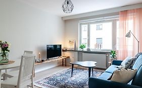 Charming 1Br City Apartment With Great Location